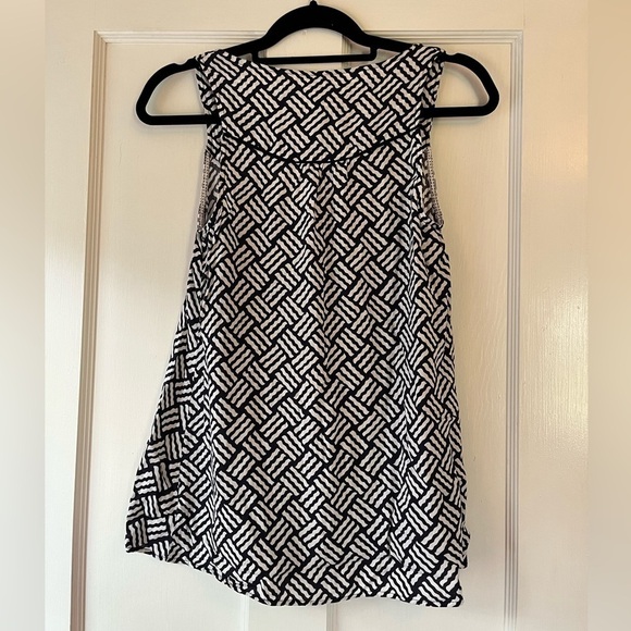Maeve Sleeveless Navy and White Patterned Top Size 2 - Picture 2 of 5